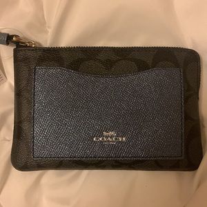 NWT Coach Zip Wristlet